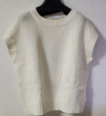 미사용 새상품 NOBLE(노블) 넥워머 포함 반팔 니트