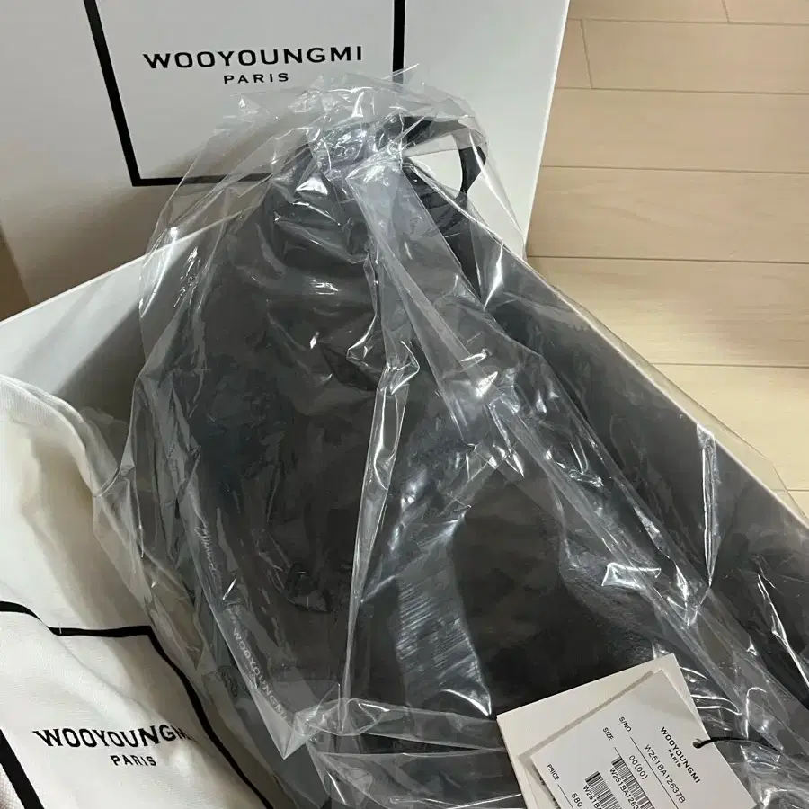 선물가능 우영미 레더 문 숄더백 블랙 새상품 정가 580,000원