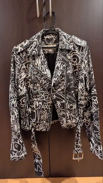 Michael Kors 그래피티 가죽 자켓