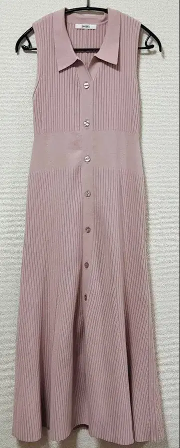 스나이델 프론트 버튼 슬리브리스 니트 원피스 핑크