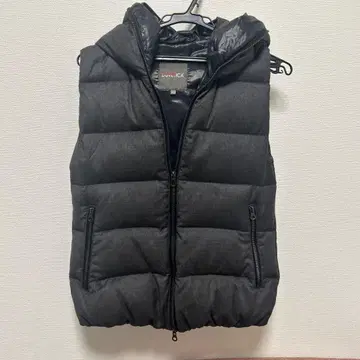 DUVETICA 후드 부착 다운 베스트 사이즈 40 블랙