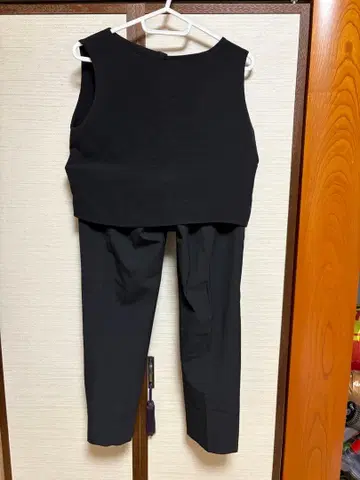 FRAY.ID 블랙 슬리브리스 팬츠 셋업