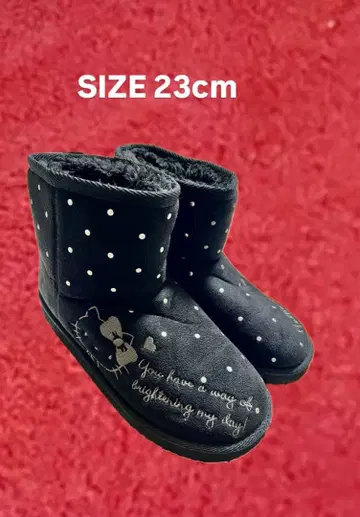 헬로키티 도트 무늬 어그 부츠