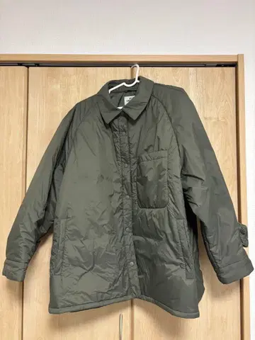 UNIQLO ANYA HINDMARCH 퍼프 테크 자켓 3XL 그린