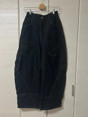 Cozy&Kitsch 루즈핏 백 레터링 데님 팬츠