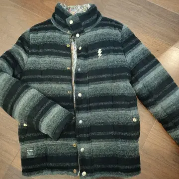 스트라이프 디자인 자켓