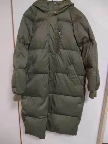 갭의 모스그린 후드 부착 다운 코트