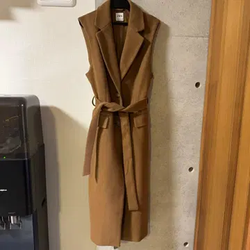 ZARA 브라운 슬리브리스 트렌치코트