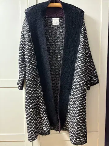 ZARAKNIT 블랙 앤 화이트 가디건 M 사이즈