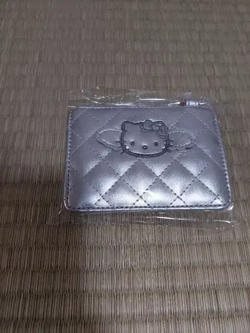 [ 미개봉 새상품 ] 헬로키티 퀼팅 패스케이스