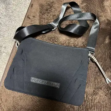 나일론 숄더백 블랙