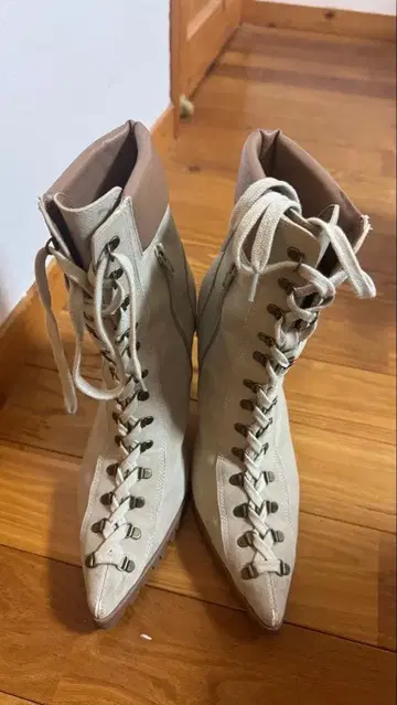 YELLO 레이스업 숏부츠