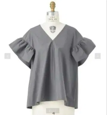 Drawer T-mat Masaki Paris 프릴 V넥 블라우스