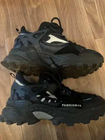 패션 XE 블랙 스니커즈 통굽