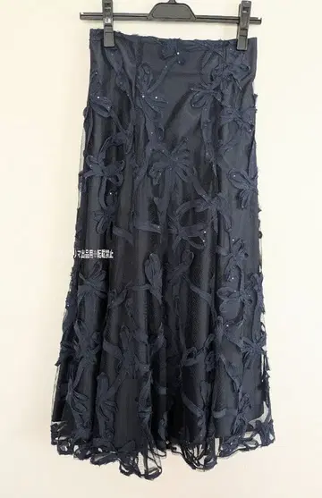 [ 미사용 새상품 택 포함 ] 아푸와이저 리셰 리본 자수 플레어 스커트