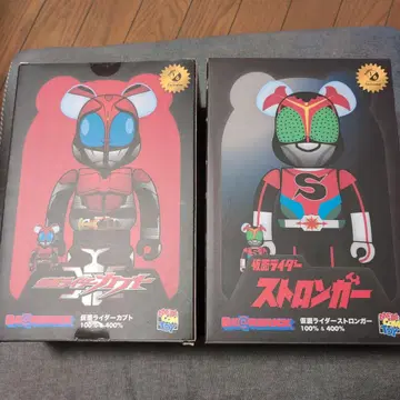 미사용 베어브릭 가면라이더 스트롱거 카부토 400% 2종