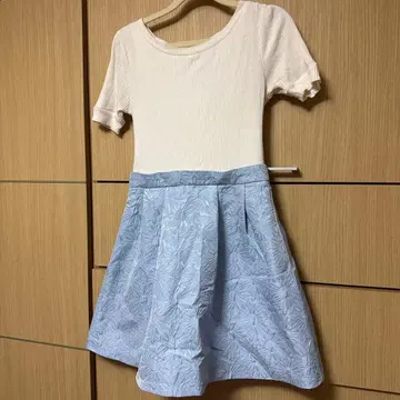 반팔 무릎 기장 원피스 화이트/블루