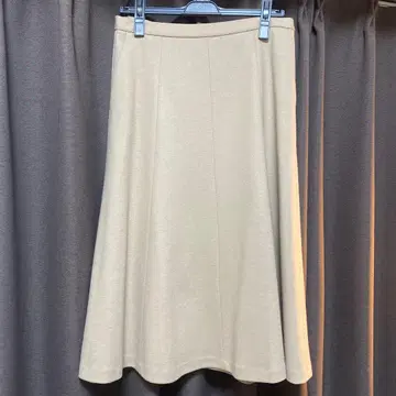 UNTITLED 베이지 플레어 스커트