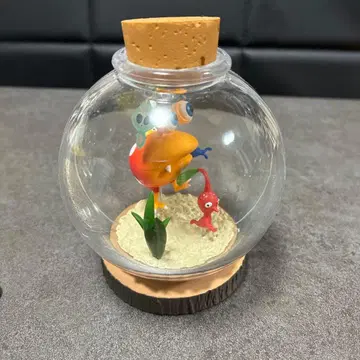 피크민 테라리움 컬렉션 싸우는 모습