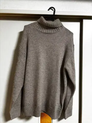 그린 라벨 릴랙싱, M 사이즈 터틀넥 니트