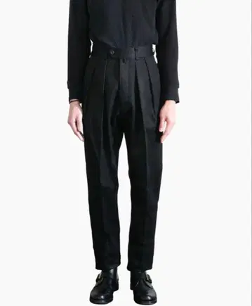 NEAT 니트 투 턱 테이퍼드 블랙 44