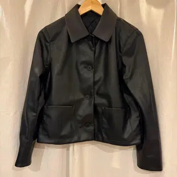 코팅 숏 자켓 블랙