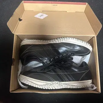 블랙 캐주얼 스니커즈