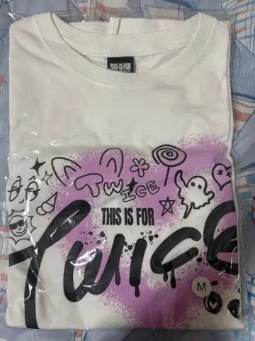 TWICE 월드 투어 티셔츠
