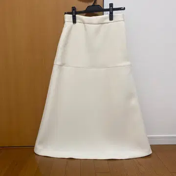 ROPE 아이보리 플레어 롱 스커트