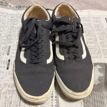 다크 그레이 캔버스 스니커즈