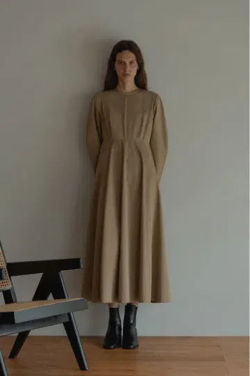 새상품 MANOF ARCH SLEEVE CIRCULER ONE PIECE