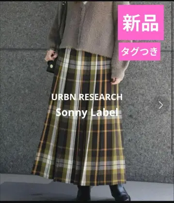 새상품 어반 리서치 서니 라벨 체크 플리츠 이지 스커트