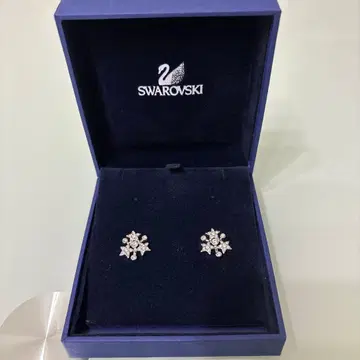 [ 미사용 새상품 ] Swarovski 별 모티브 스터드 귀걸이