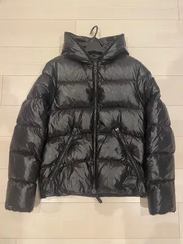 DUVETICA 블랙 다운 자켓 46