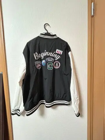 바시티 자켓 블랙/화이트