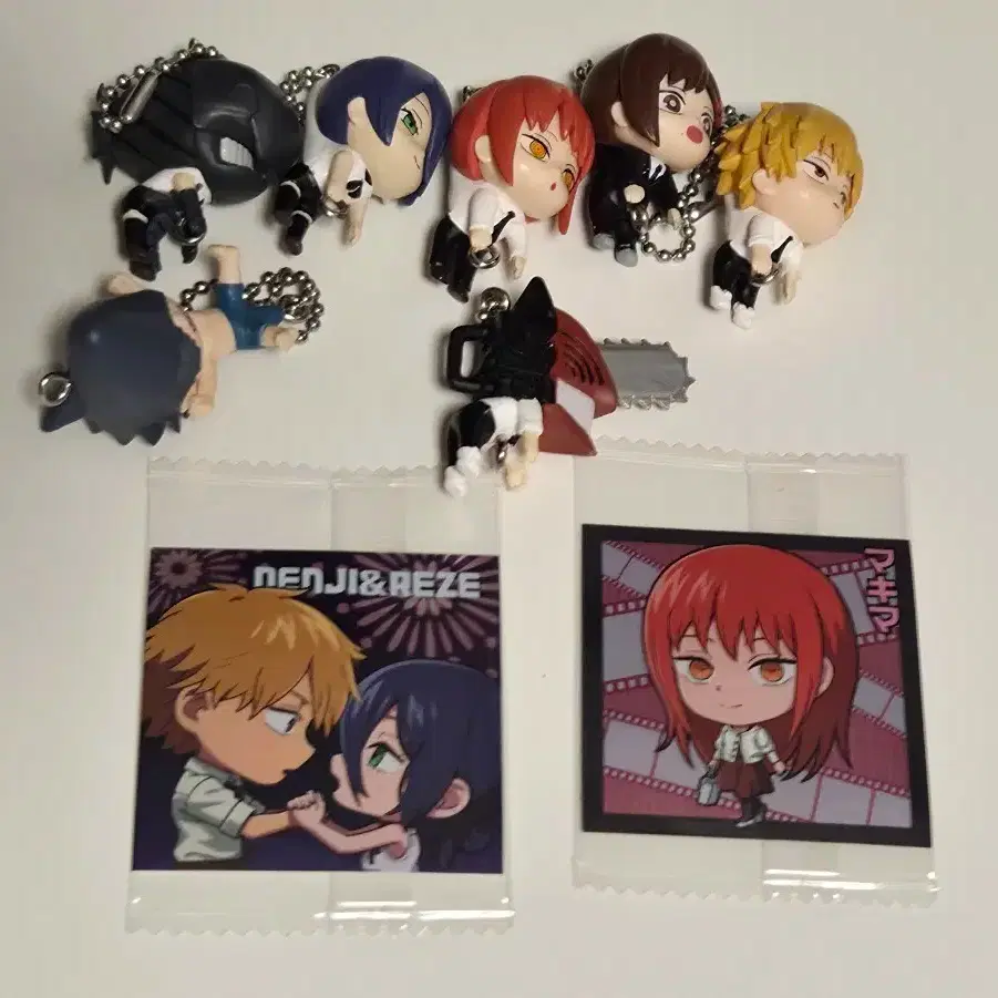 Chainsaw Man Tube Gacha (Reze, Denji, Makima, Kobeni, Beam, Bomb)