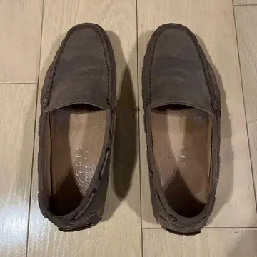 브라운 스웨이드 슬립온