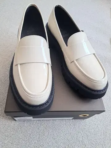 NOBLE ARTESANOS 로퍼