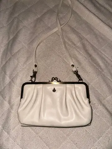 화이트 개더 숄더백