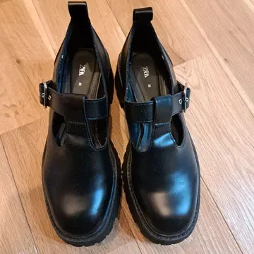 ZARA 블랙 로퍼 통굽 버클 포함