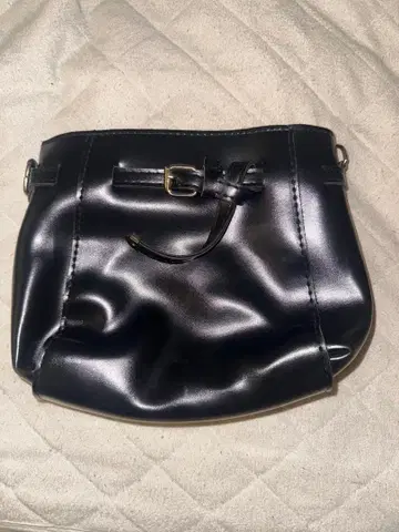 블랙 합성 피혁 숄더백
