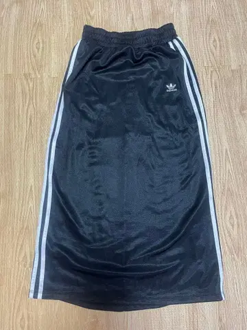 adidas 블랙 롱 스커트 사이드 스트라이프