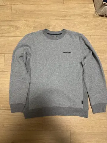 patagonia 그레이 크루넥 트레이닝복