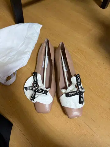 JIMMY CHOO 리본 포함 플랫슈즈 39