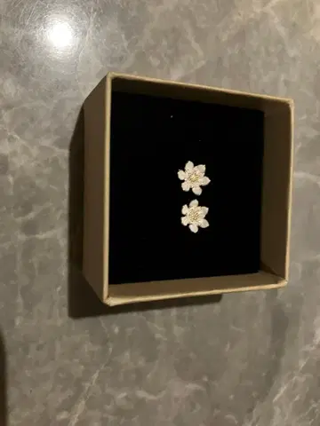 꽃 모양 귀걸이 (양쪽 귀용) 925 은 새상품