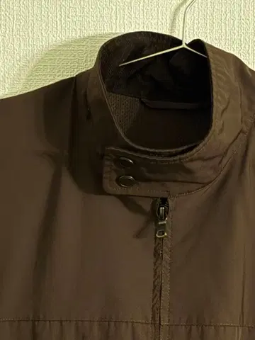 브라운 나일론 자켓