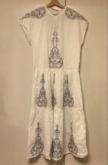 ZARA 자수 화이트 롱 원피스