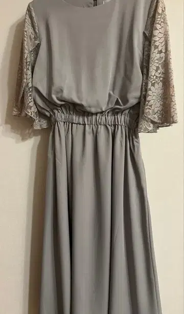 엘레강트 그레이 드레스 레이스