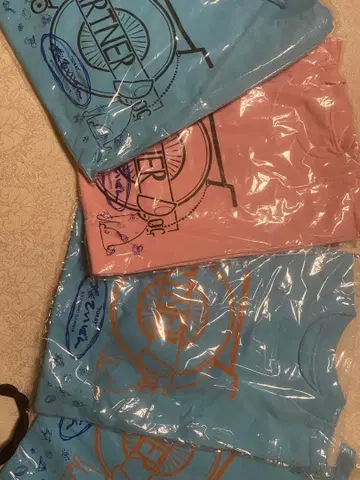 파랑과 핑크 프린트 티셔츠 세트