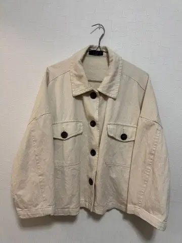 G자켓 크림색 버튼 달린 자켓